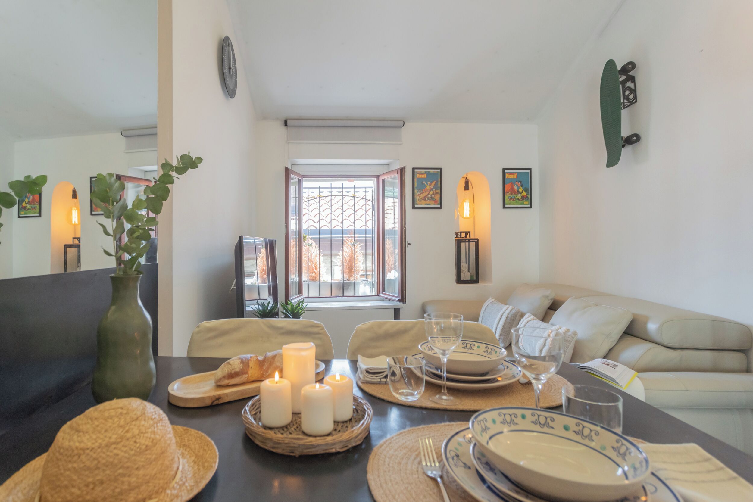 Apartamento (1 Bedroom) | Zona de estar | Televisión de 32 pulgadas con canales por cable