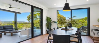 Waterfront luxury, spectacular views,5m to Woy Woy