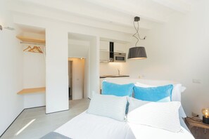 Studio (0 Bedroom) | Iron/ironing board, bed sheets