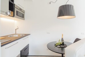 Studio (0 Bedroom) | Private kitchenette