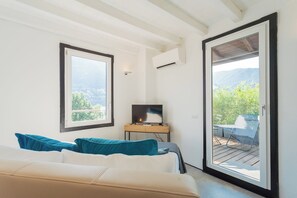 Studio (0 Bedroom) | Living area