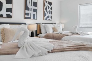 Strykejern/-brett, reiseseng for barn, wi-fi og sengetøy