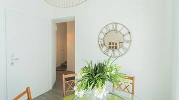 Apartment (2 Bedrooms) | Ruang makan