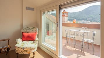 Apartment, 2 Bedrooms (2 Bedrooms) | 2 bedrooms, iron/ironing board, cribs/infant beds, bed sheets