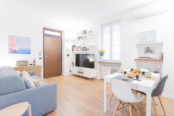 Apartment (1 Bedroom) | Living area