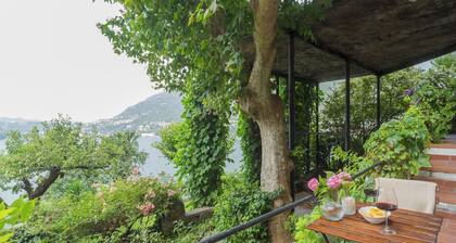 Simon's Apartment With Amazing View by Rent all Como