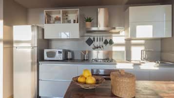 Apartment (2 Bedrooms) | Private kitchen | Microwave, oven, espresso maker, electric kettle