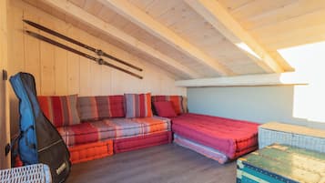 Appartement (2 Bedrooms) | Coin séjour | Télévision de 32 pouces avec chaßnes par cùble