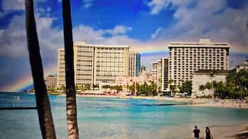 Beach nearby, sun-loungers, beach towels
