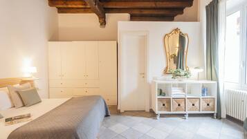 Apartment (1 Bedroom) | 1 Schlafzimmer, laptopgeeigneter Arbeitsplatz, Bügeleisen/Bügelbrett