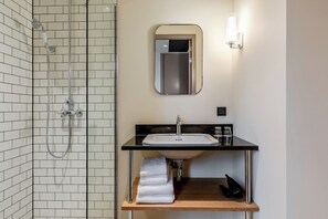 A bathroom with a shower, sink, and mirror. - Metzlr House (Haarlem)
