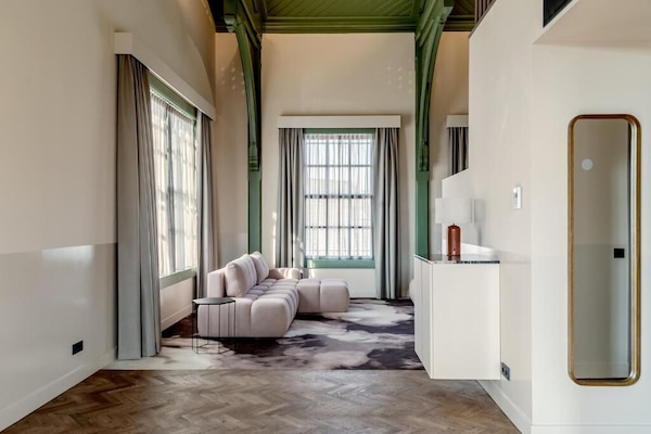 Duplex | In-room safe, blackout drapes, iron/ironing board, free WiFi