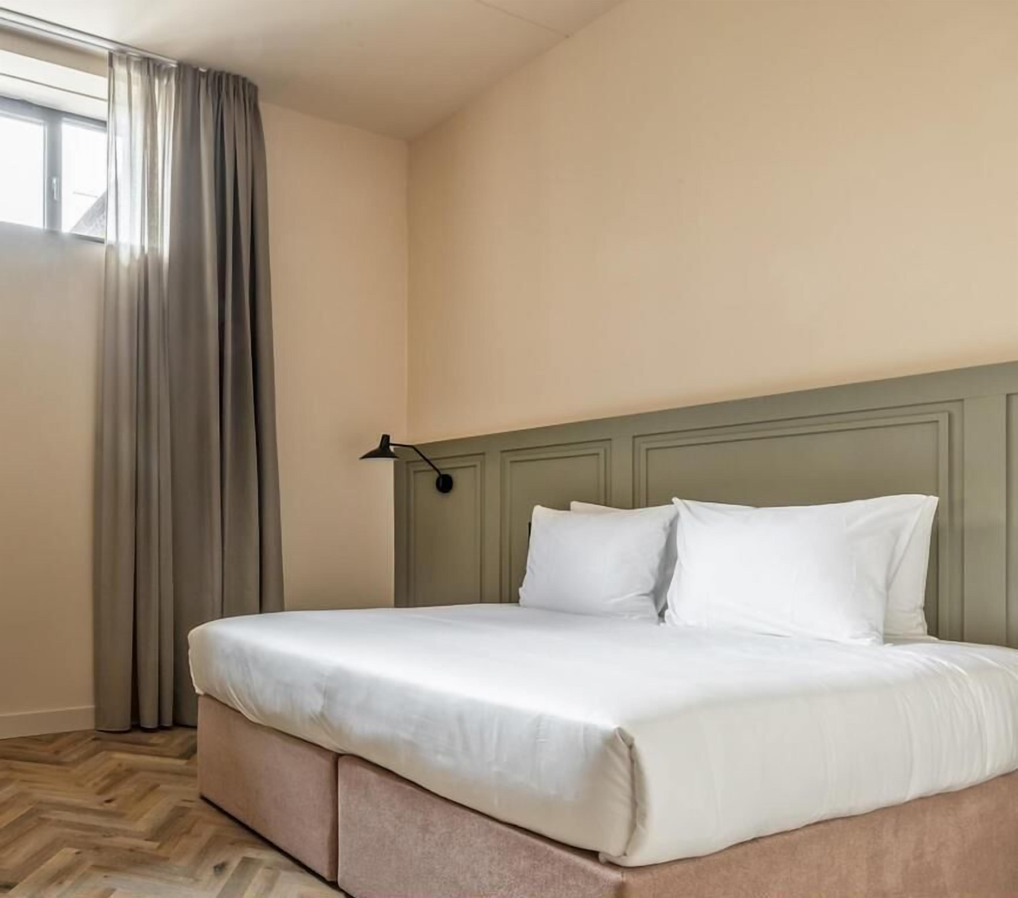 Økonomi-dobbeltrom | Safe på rommet, blendingsgardiner og strykejern/-brett