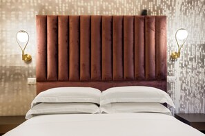 Deluxe Double Room, City View | In-room safe, desk, laptop workspace, blackout drapes - Gh Trevi Fountain (Rome)