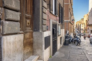 Front of property - Gh Trevi Fountain (Rome)