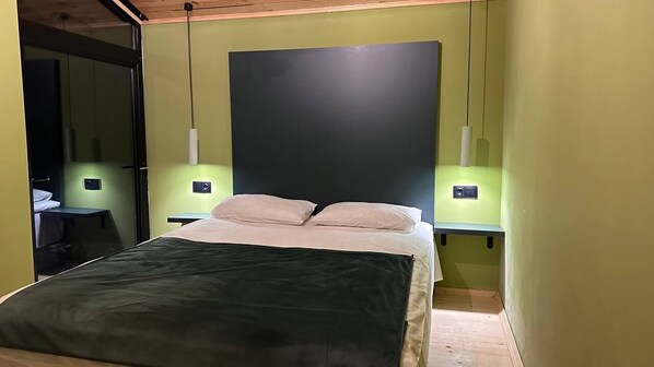 2 bedrooms, WiFi, bed sheets