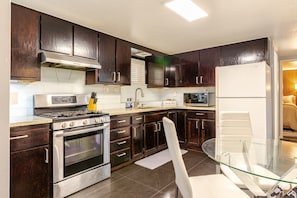 Coffee/tea maker, fridge, microwave, oven