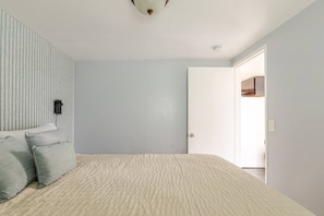 2 bedrooms, iron/ironing board, WiFi (free), bed sheets