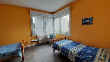 4 slaapkamers, een strijkplank/strijkijzer, wifi