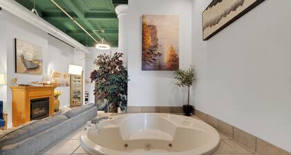 Pet-Friendly Canal Park Condo|Near Lakewalk| Pool| Sauna| Gym