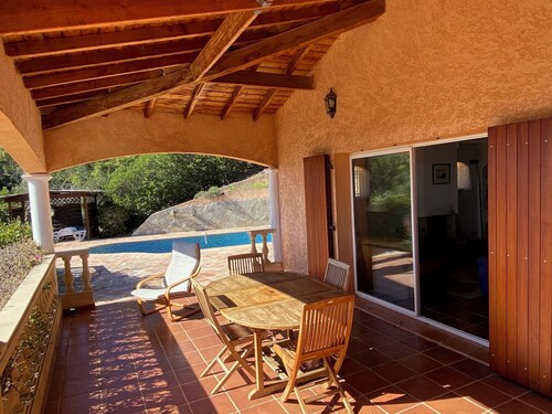 VILLA AVEC PISCINE, TERRASSES ET VUE MER PANORAMIQUE