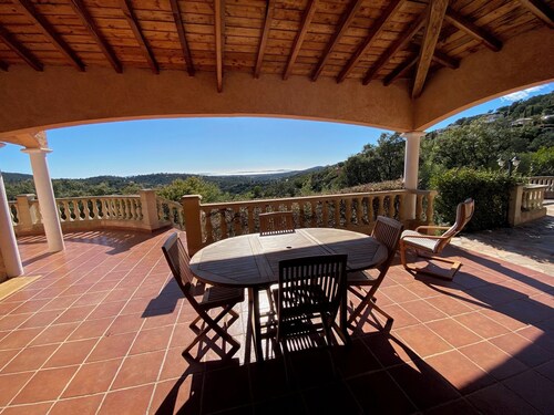 VILLA WITH POOL, TERRACES AND PANORAMIC SEA VIEW