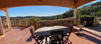 VILLA WITH POOL, TERRACES AND PANORAMIC SEA VIEW