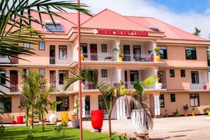 Front of property - IREWE SILENT LODGE (Arusha)