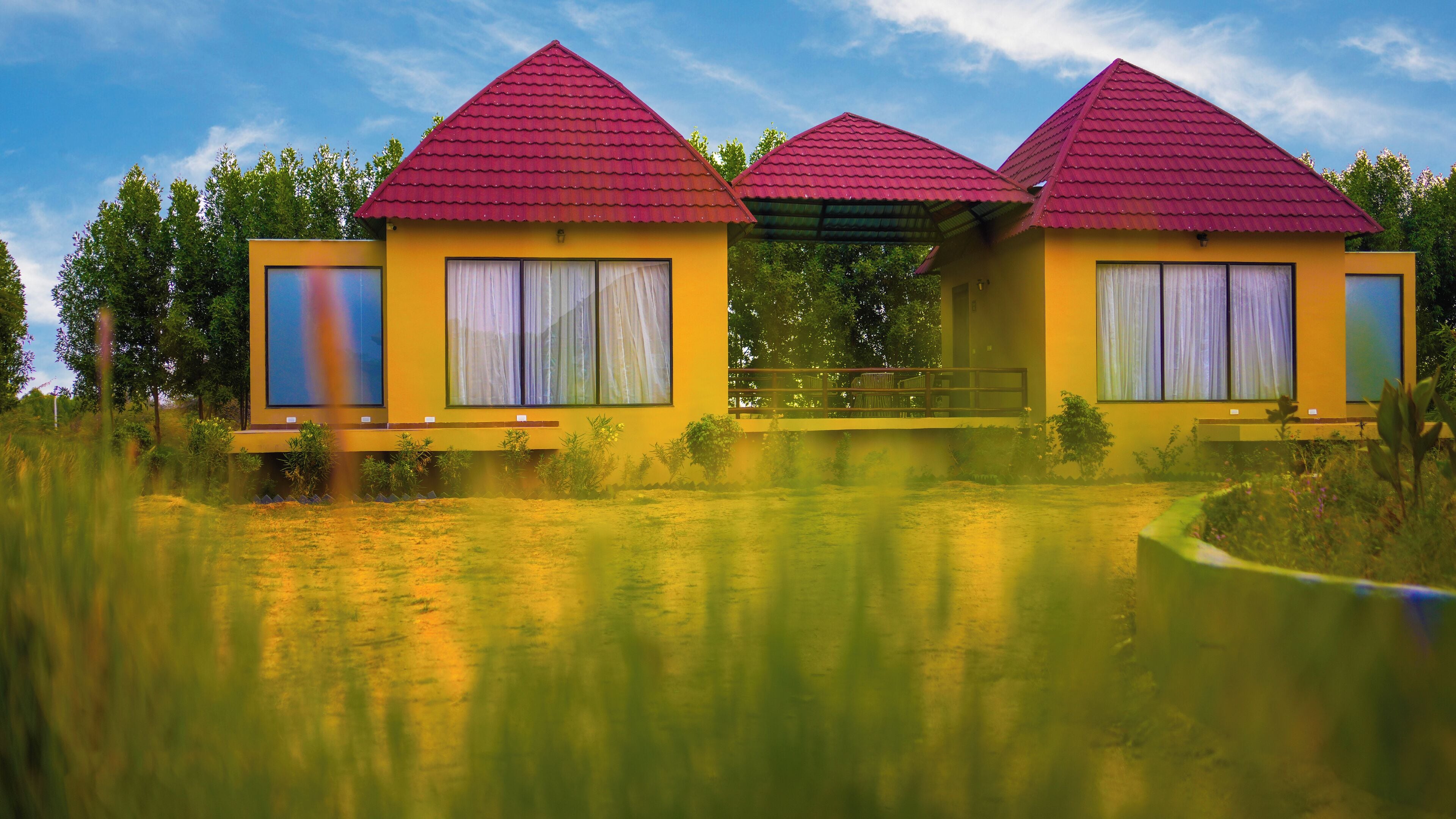 Zuper Premium Villa | Desk, laptop workspace, iron/ironing board, free WiFi