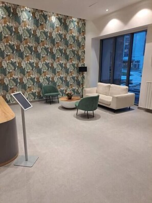 Apartment, 2 Bedrooms, Balcony, Garden View | Lobby