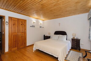 2 chambres, fer et planche Ă repasser, draps fournis