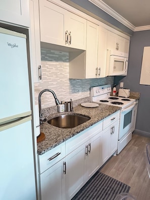 Studio, 1 Bedroom, Patio, Garden View | Interior