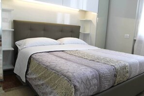 1 chambre, coffres-forts dans les chambres, fer et planche à repasser