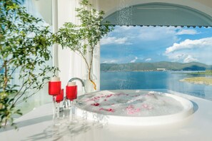 Honeymoon Double Room | Lake view - Dali Nest Secret Garden Lake View Inn (Dali)