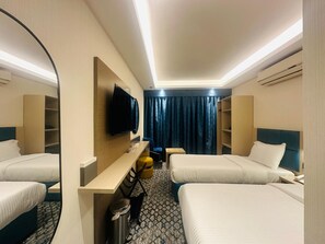 Family Triple Room, City View | Free WiFi - SKY VIEW HOTEL (Dubai)