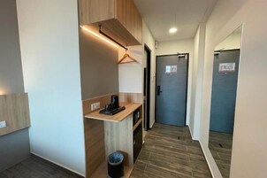 Kalis bunyi, seterika/papan seterika