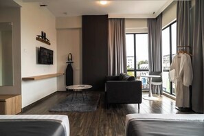 Insonorización y tabla de planchar con plancha 