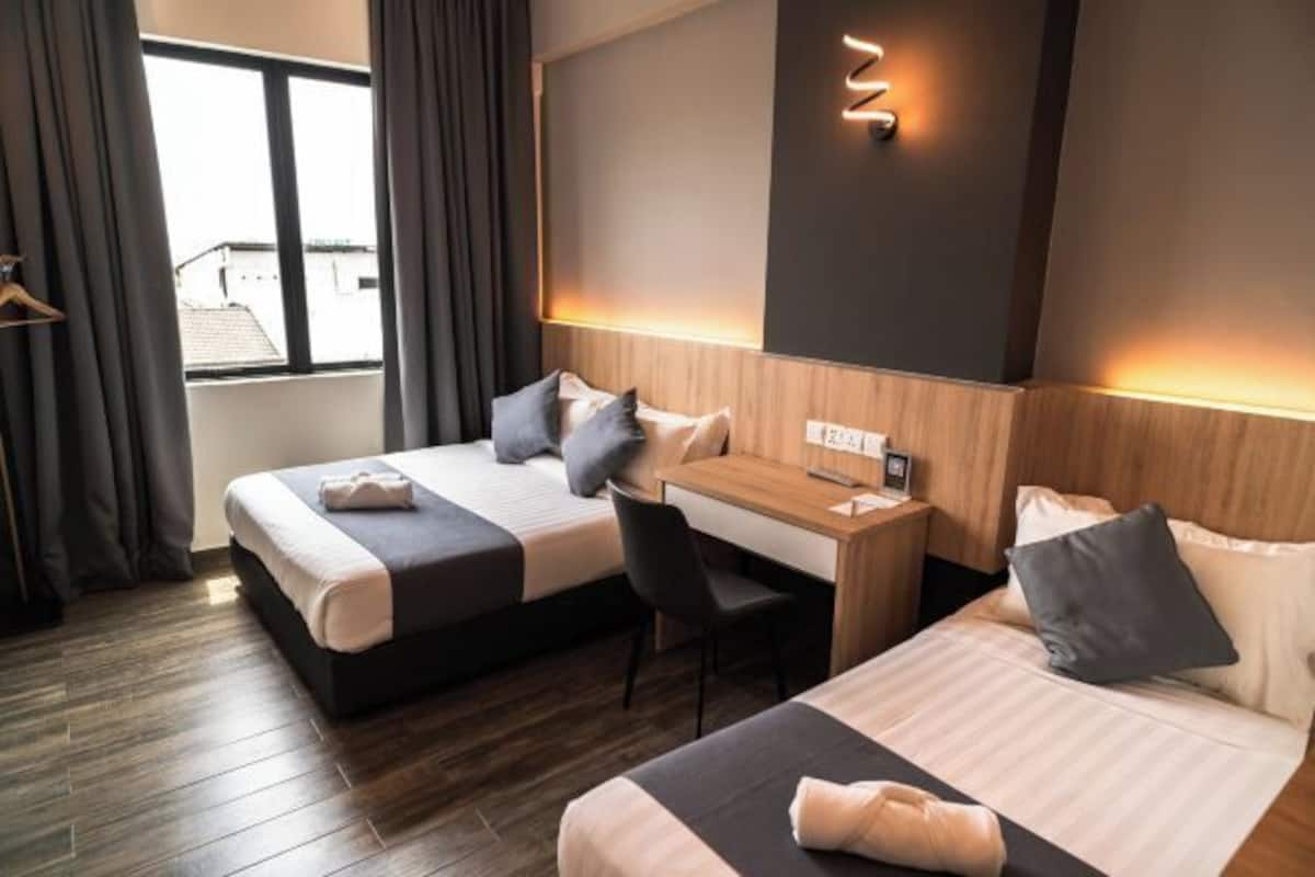 Sistema de insonorización y tabla de planchar con plancha