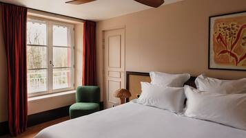 2 bedrooms, Egyptian cotton sheets, premium bedding, pillow-top beds