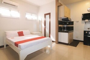 Room - RedDoorz @ MGP Apartelle Near Espana (City of Manila)