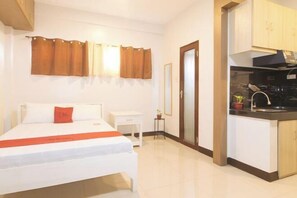 Room - RedDoorz @ MGP Apartelle Near Espana (City of Manila)