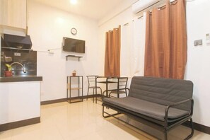 Room - RedDoorz @ MGP Apartelle Near Espana (City of Manila)