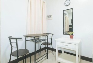 Room - RedDoorz @ MGP Apartelle Near Espana (City of Manila)
