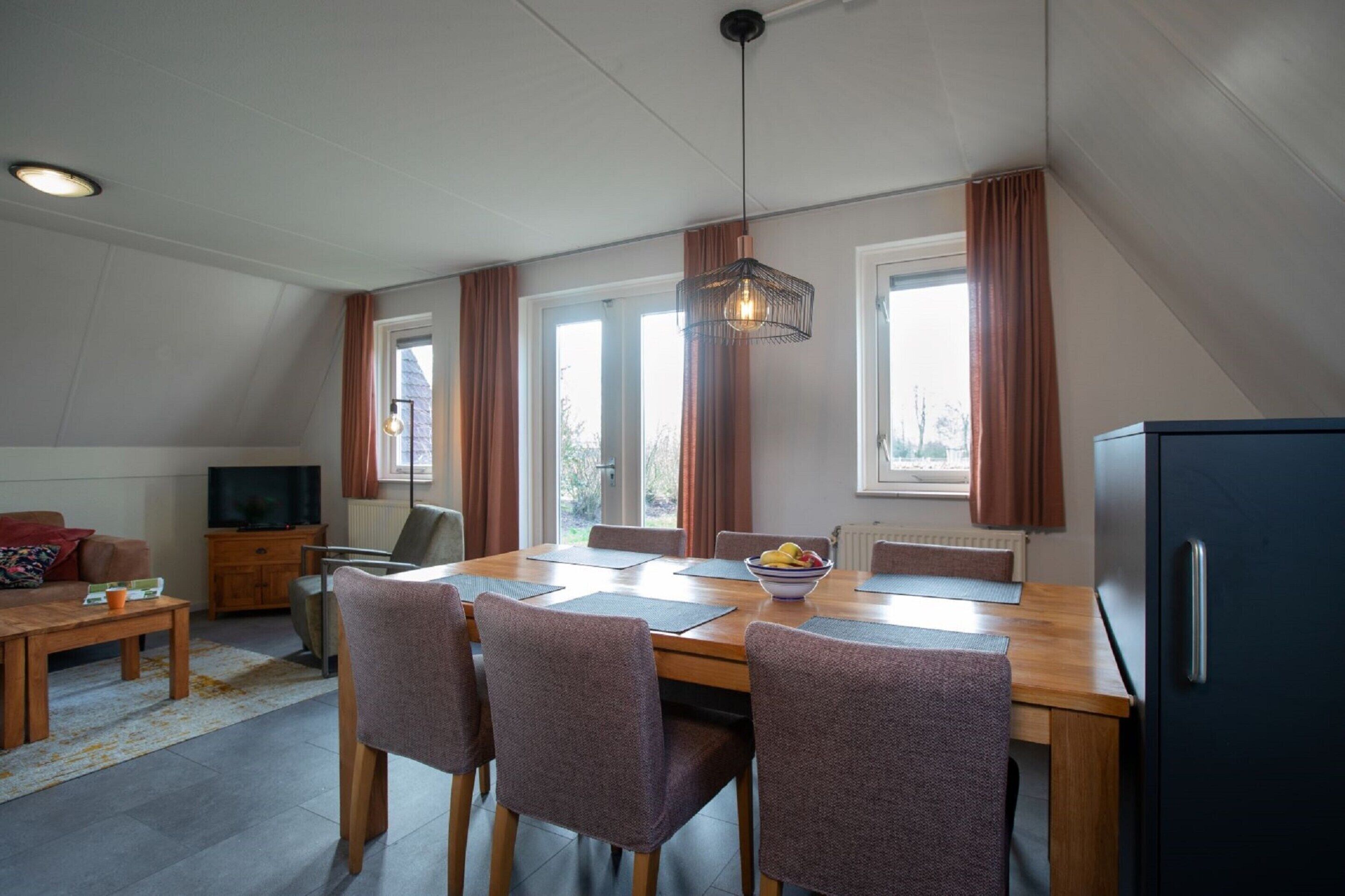 Bungalow | Dining