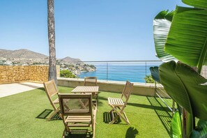 Outdoor dining - Ágata Seaview Apartment with Terrace (El Campello)