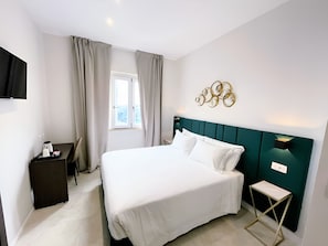 Chambre Supérieure Double ou avec lits jumeaux | Couette en duvet d'oie, matelas mémoire de forme, minibar