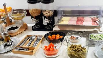 Daily continental breakfast (EUR 10 per person)