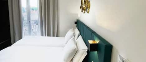 Phòng đôi hoặc 2 giường đơn Superior | Chăn bông, nệm cao su hoạt tính (memory foam), minibar