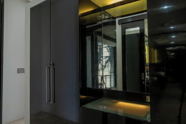 Interior - Suluban Cliff Bali Villa (Bali)