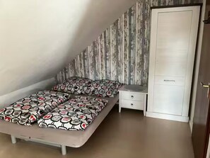 1 bedroom, free WiFi, bed sheets